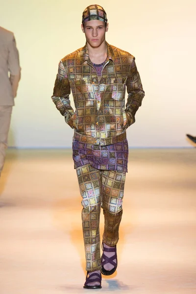 Look 14